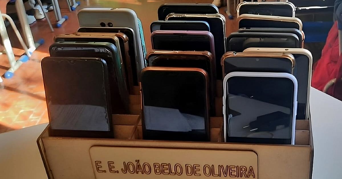 Minas implementa restrições ao uso de celulares nas escolas