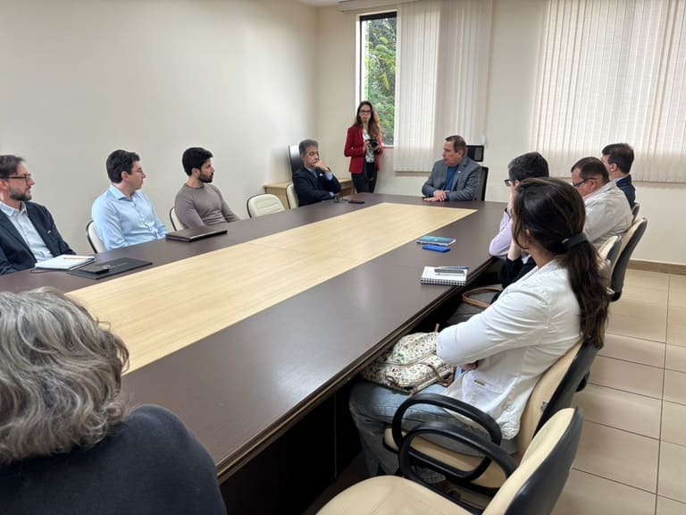 UFLA e Ebserh visitam obras do hospital universitário