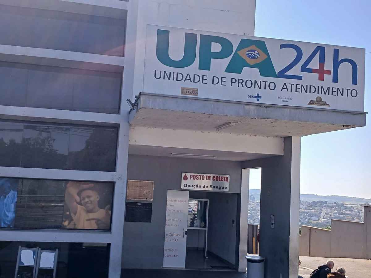 Fachada da UPA Lavras durante simulado de incêndio conduzido pelo Corpo de Bombeiros