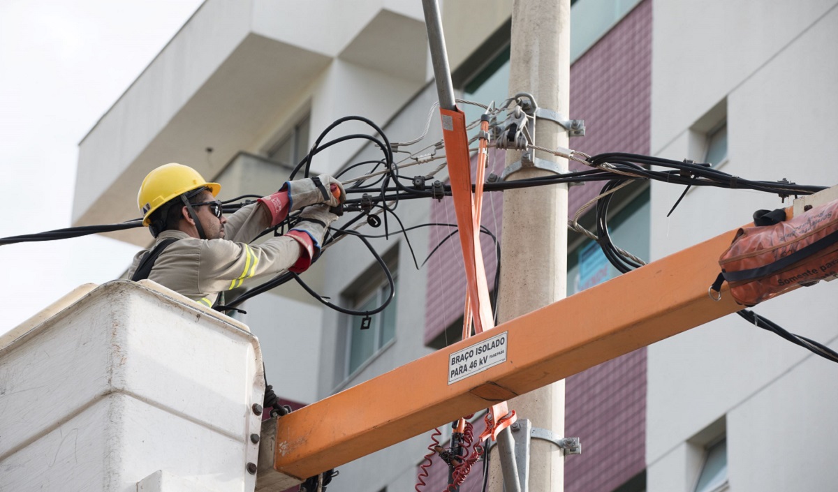 concurso da Cemig oferece 150 vagas para eletricistas