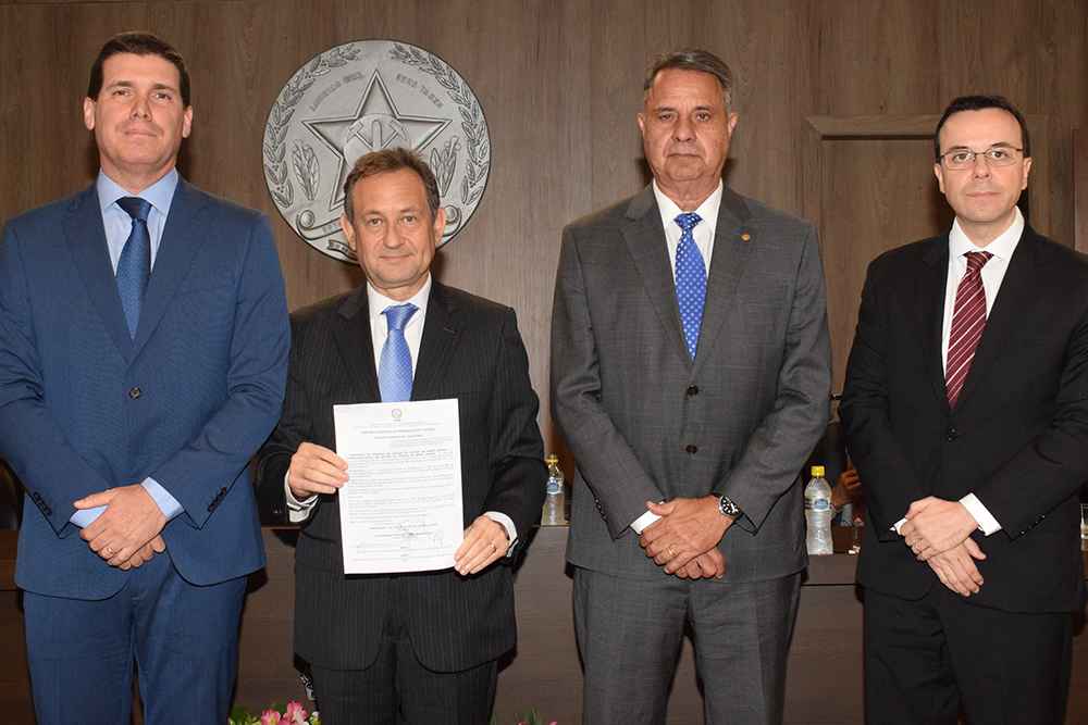 Autoridades do TJMG durante cerimônia de adesão das comarcas de Lavras e Varginha à Central de Processos Eletrônicos – Turmas Recursais, no Fórum de Varginha, Sul de Minas Gerais.