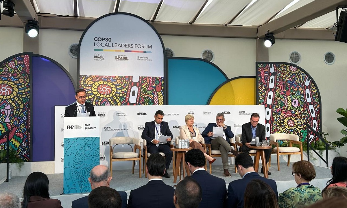 Prefeita Jussara Menicucci em painel do C40 Cities no Rio de Janeiro, representando Lavras em debates sobre sustentabilidade