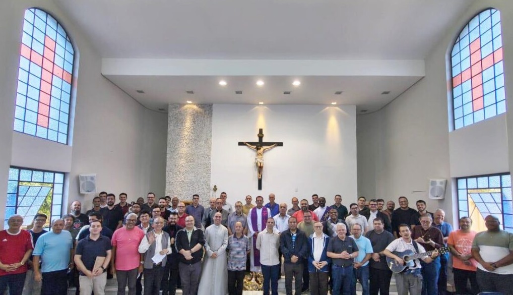 Padres e seminaristas celebram o Natal do Clero em Lavras, com oração e confraternização no Recanto Sagrado Coração de Jesus.