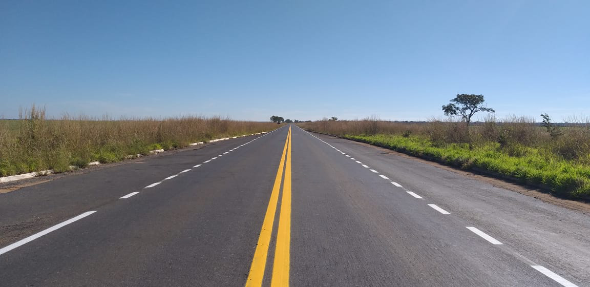 Minas Lidera Acidentes em Estradas Federais no Fim de 2025 Faixas de sinalização das rodovias