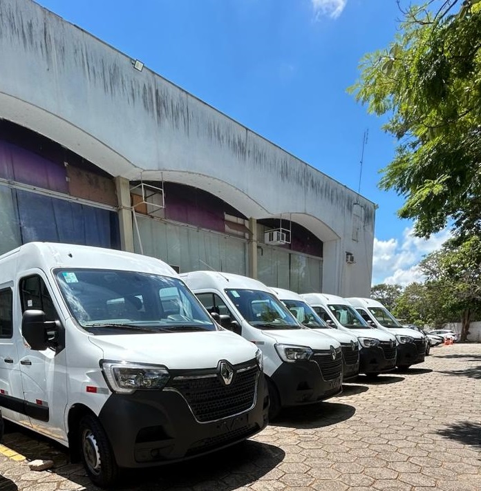Lavras adquire novos veículos para transporte escolar vans escolares
