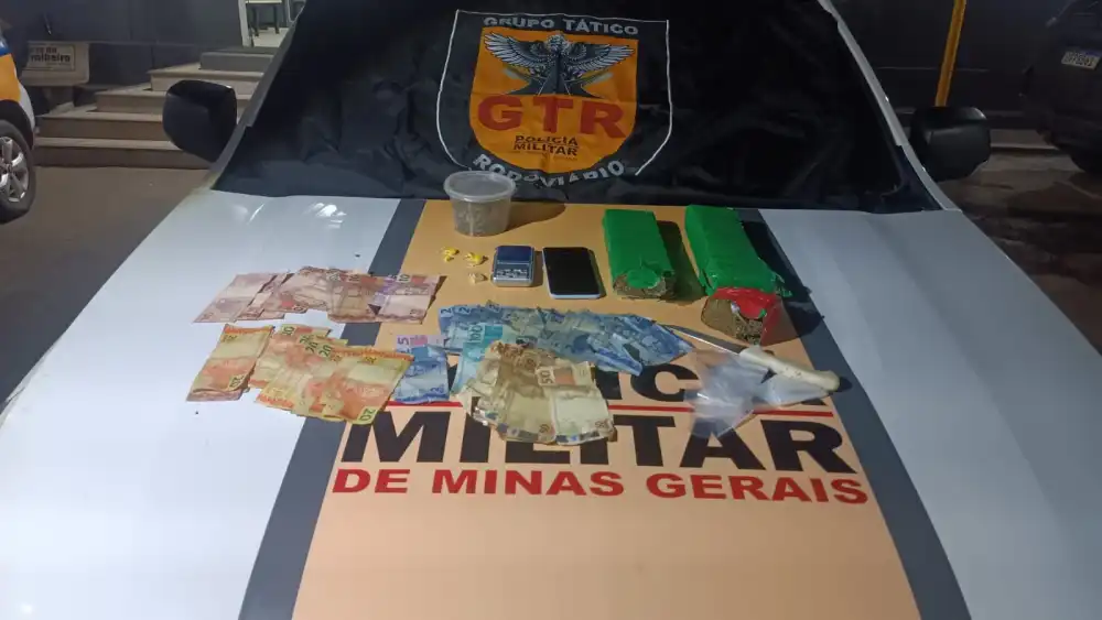 Dupla é detida com drogas após fuga na BR-265 Polícia Militar detém homem e adolescente com drogas após perseguição na BR-265, em Nepomuceno (MG)