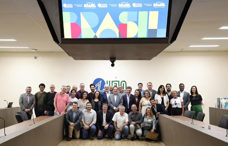 Ministro da Educação vistoria obras de expansão na UFLA. Ministro Camilo Santana visita obras financiadas pelos investimentos do Novo PAC na UFLA em Lavras