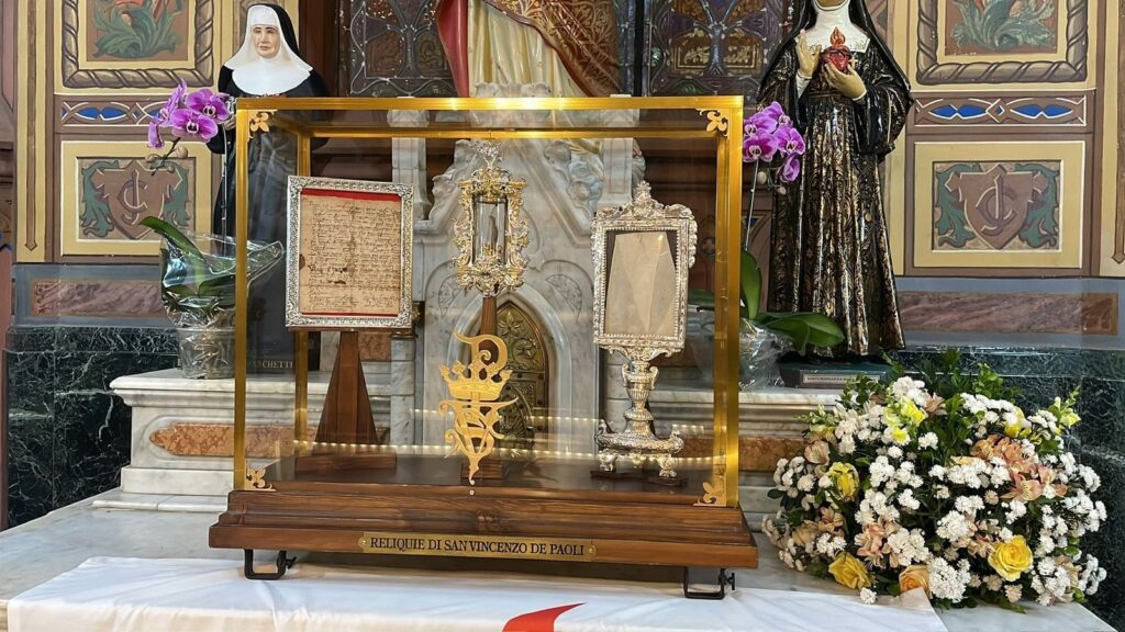 Relíquias de São Vicente de Paulo chegam a Lavras relíquias de São Vicente de Paulo