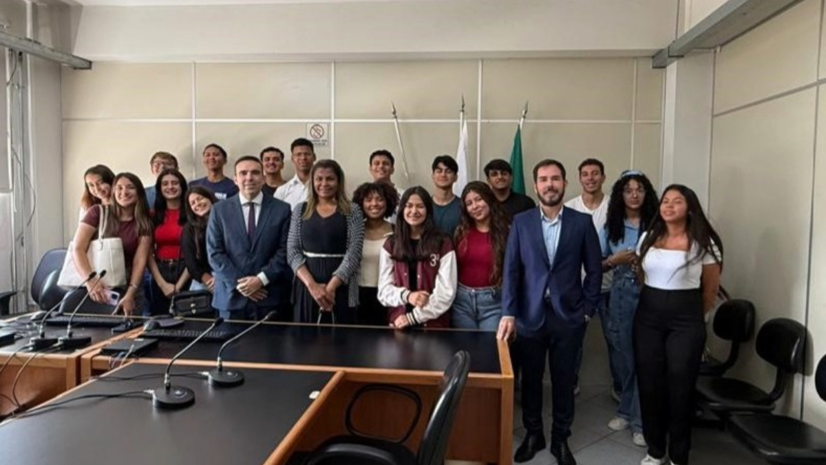 Alunos da FADMINAS visitam Subseção Judiciária de Lavras