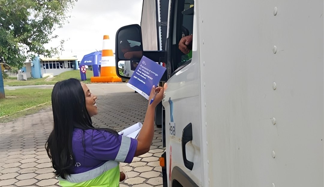 Motiva Minas_SP realiza ação de segurança viária para caminhoneiros em Lavras