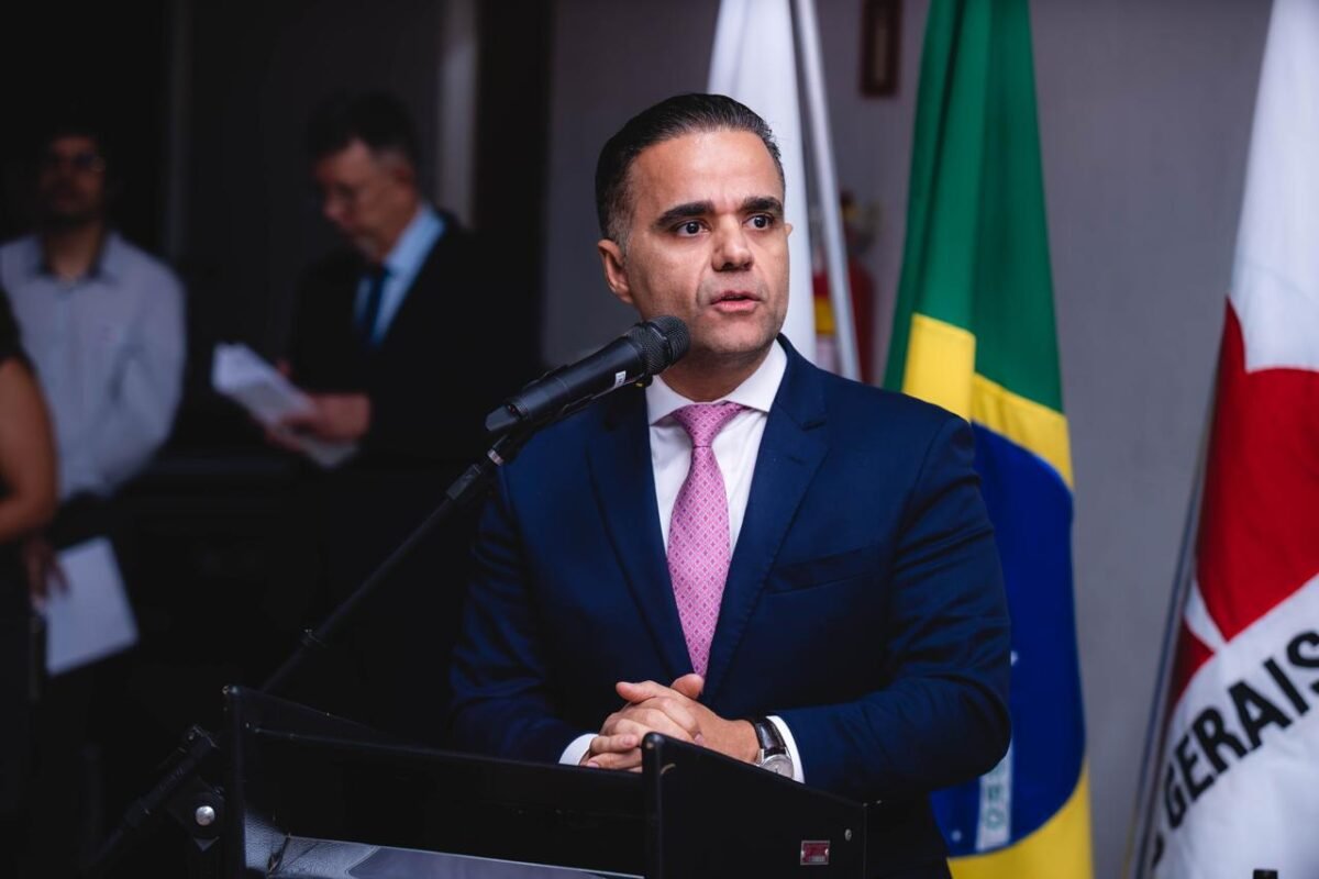 Presidente da OAB-MG participa da Semana Jurídica
