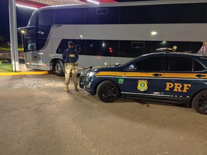 Ônibus clonado é apreendido pela PRF na BR-381 em Perdões